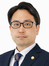 折出　智一 
